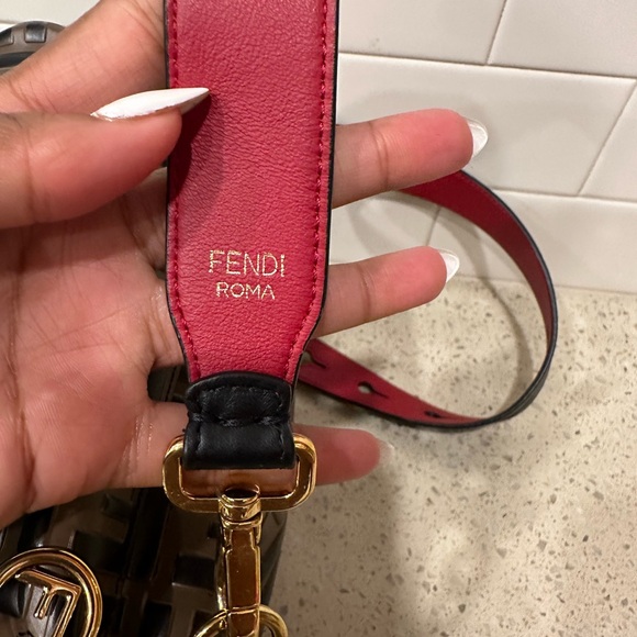 Fendi bucket bag - Picture 5 of 12